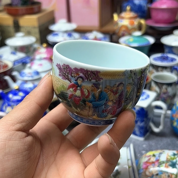 这么些人在外面吃东西