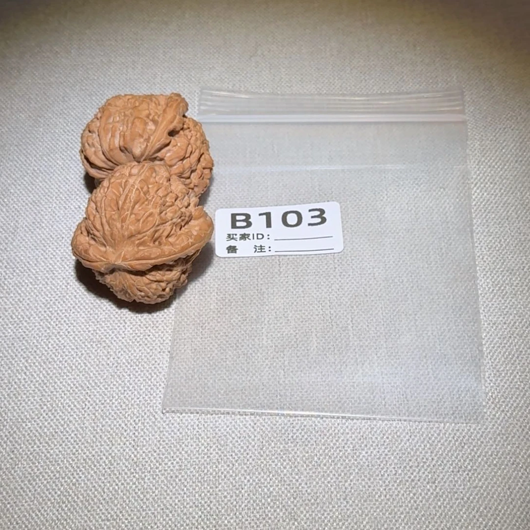 文玩核桃吊坠白狮子103