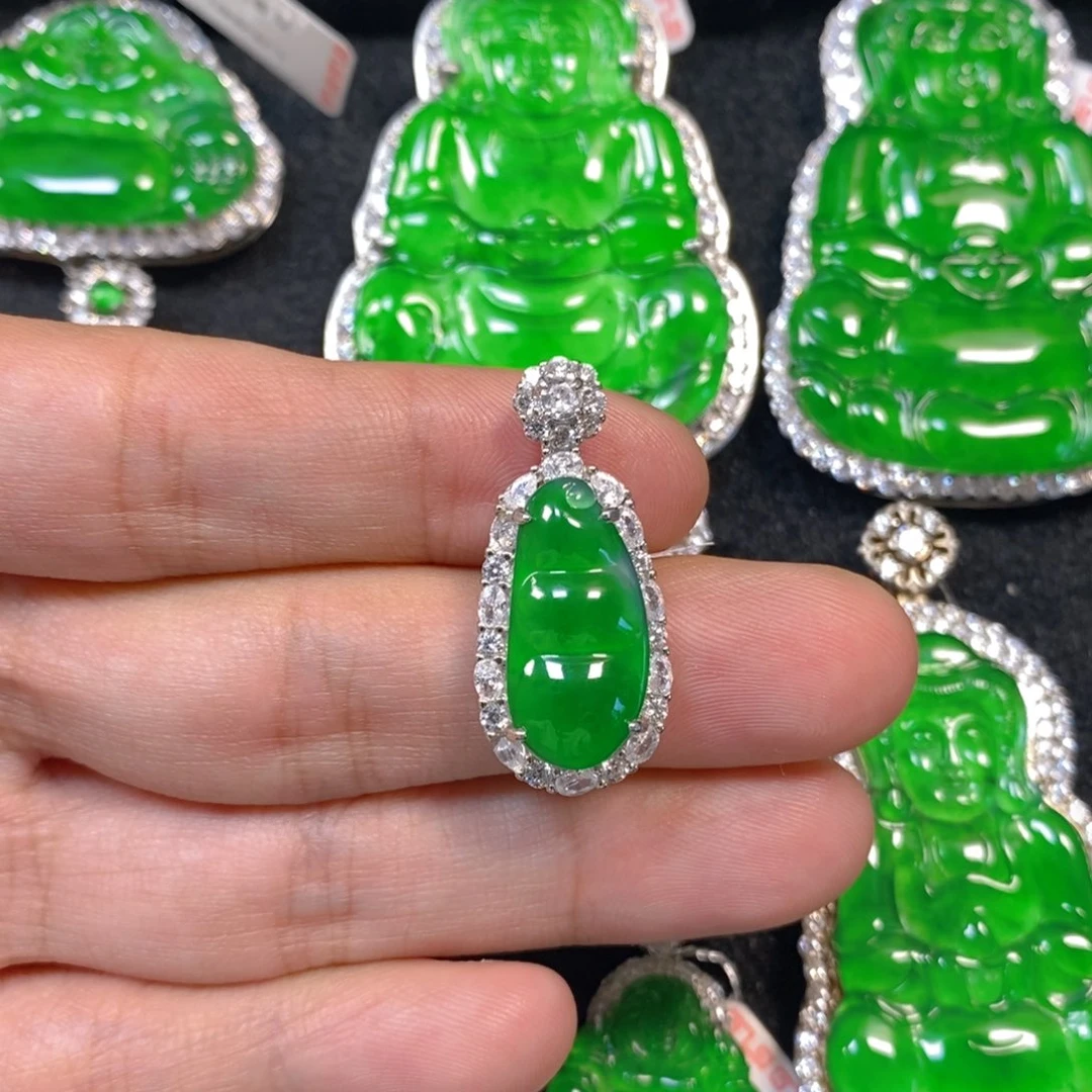 颈饰银S925镶嵌翡翠福豆吊坠