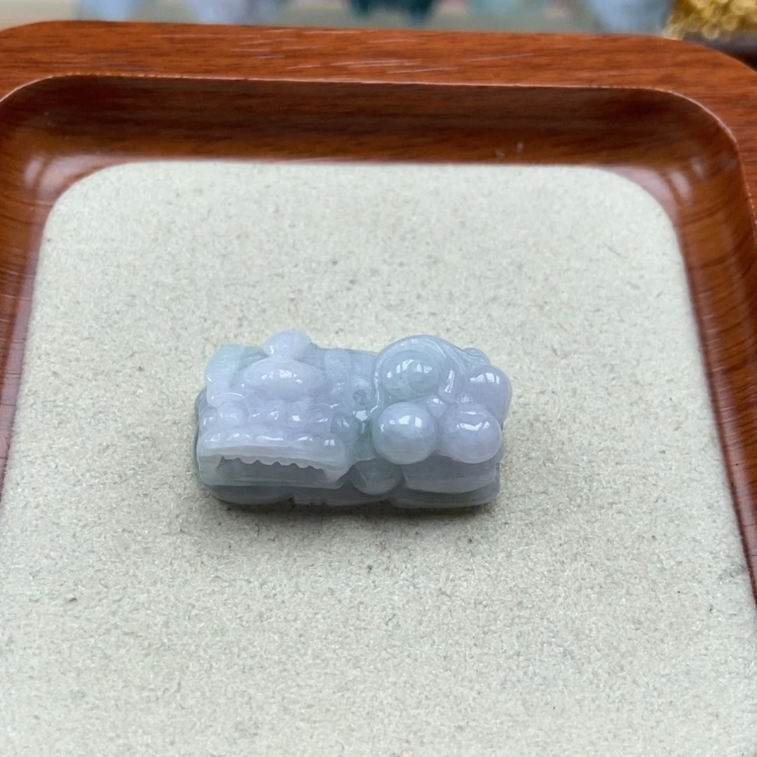 翡翠未镶嵌颈饰霸王貔貅