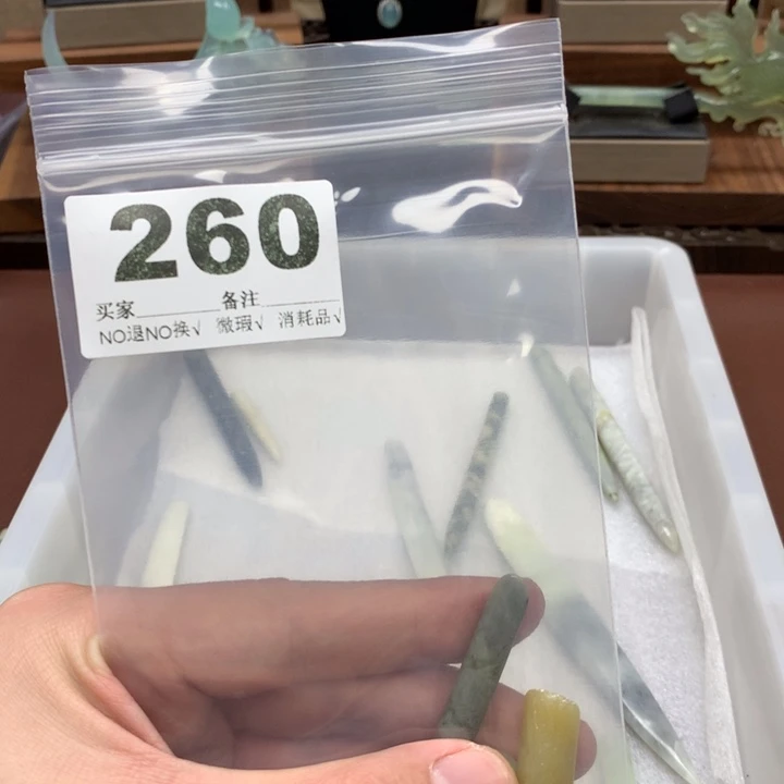 蛇纹石玉发饰合金睚*