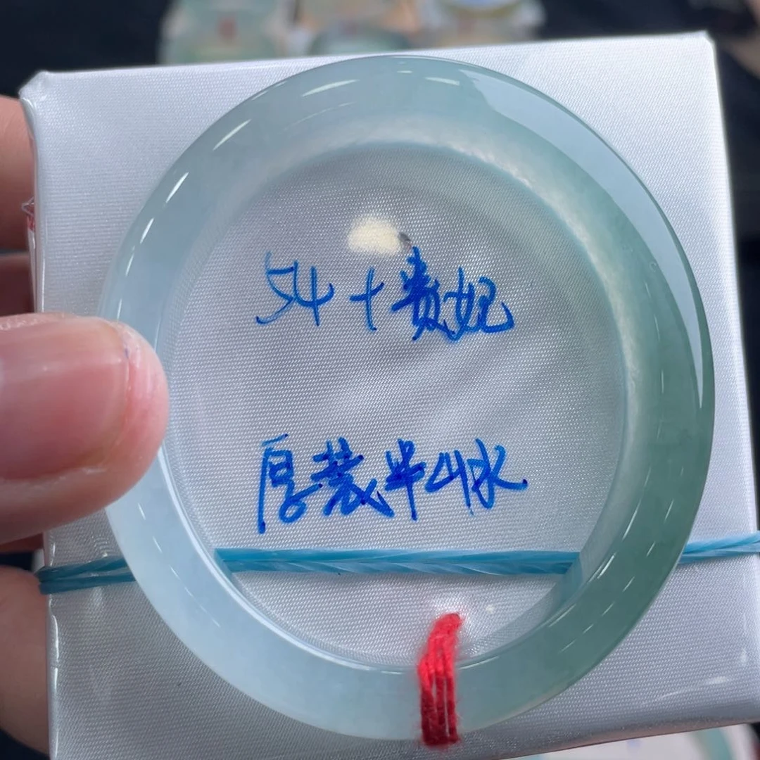 翡翠手镯未镶嵌翡翠手镯