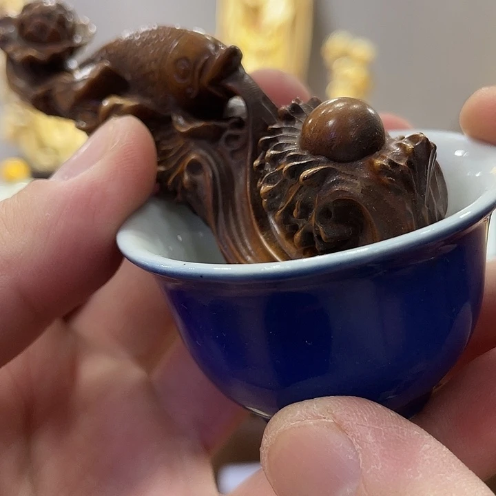 瓷片精致雕刻工艺精湛