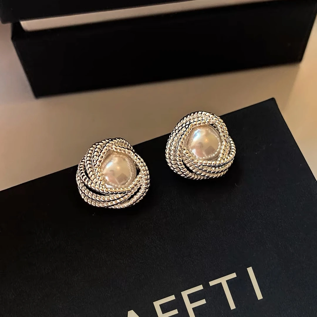 铜合金仿珍珠耳饰 法式小香风缠绕耳钉女高级感气质大气绝美耳饰