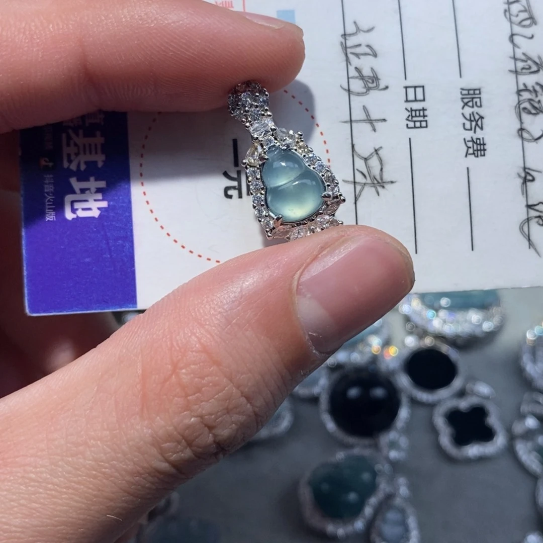 翡翠颈饰未镶嵌翡翠