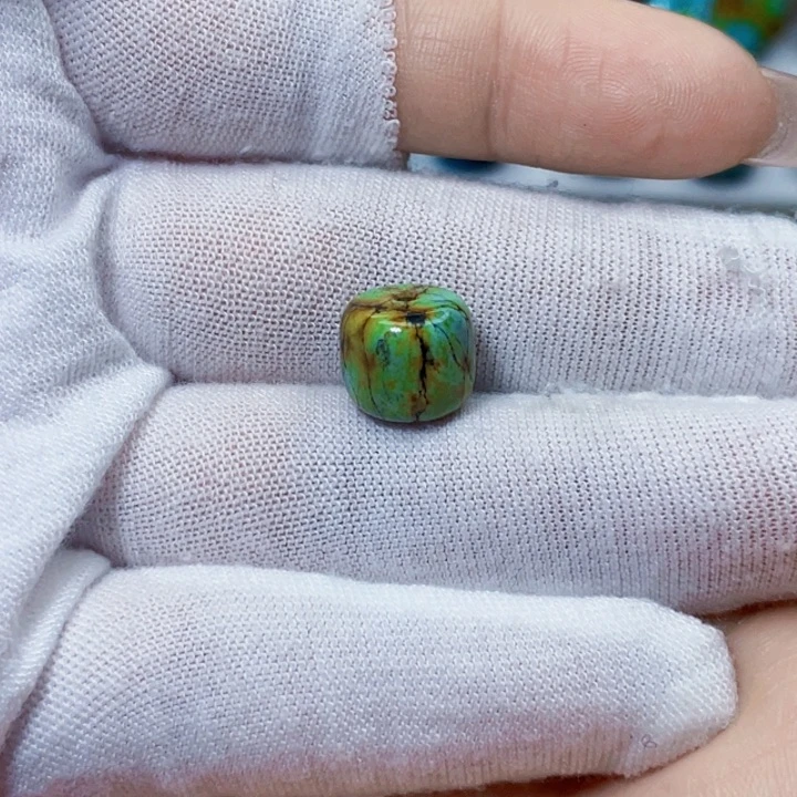 绿松石未镶嵌饰品