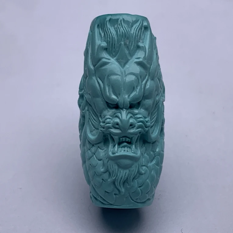 (何姐绿松石)原矿高瓷玉化龙柱,尺寸14x24.9m,重7.6g,完美无暇,