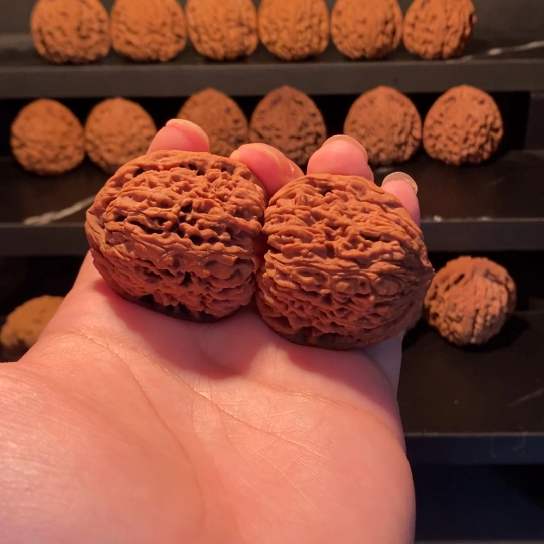 文玩核桃把件40拉丝凹底南疆石（全品43.5克