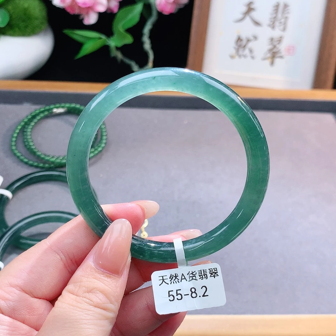 未镶嵌手镯（圆镯）翡翠