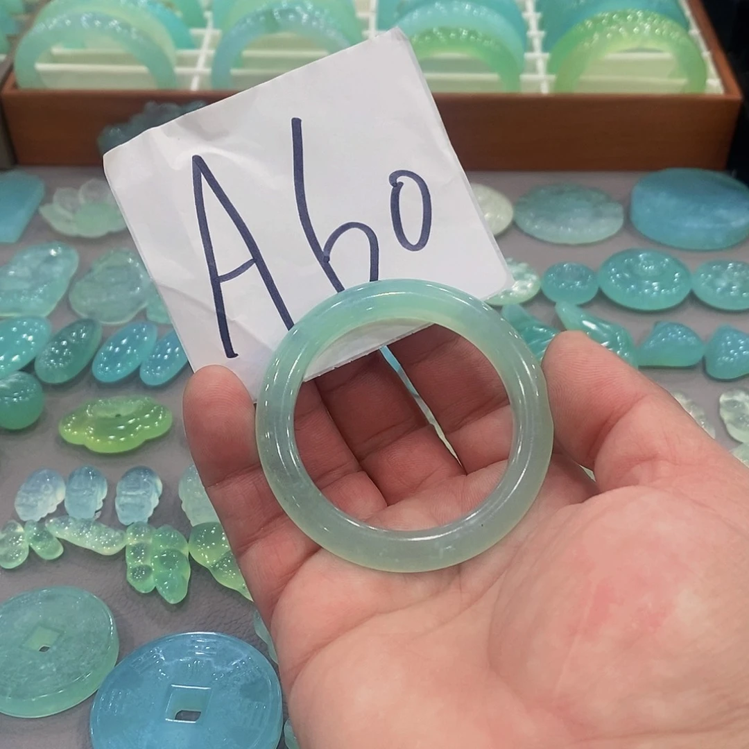 蛇纹石玉珠宝奇石未镶嵌七***?