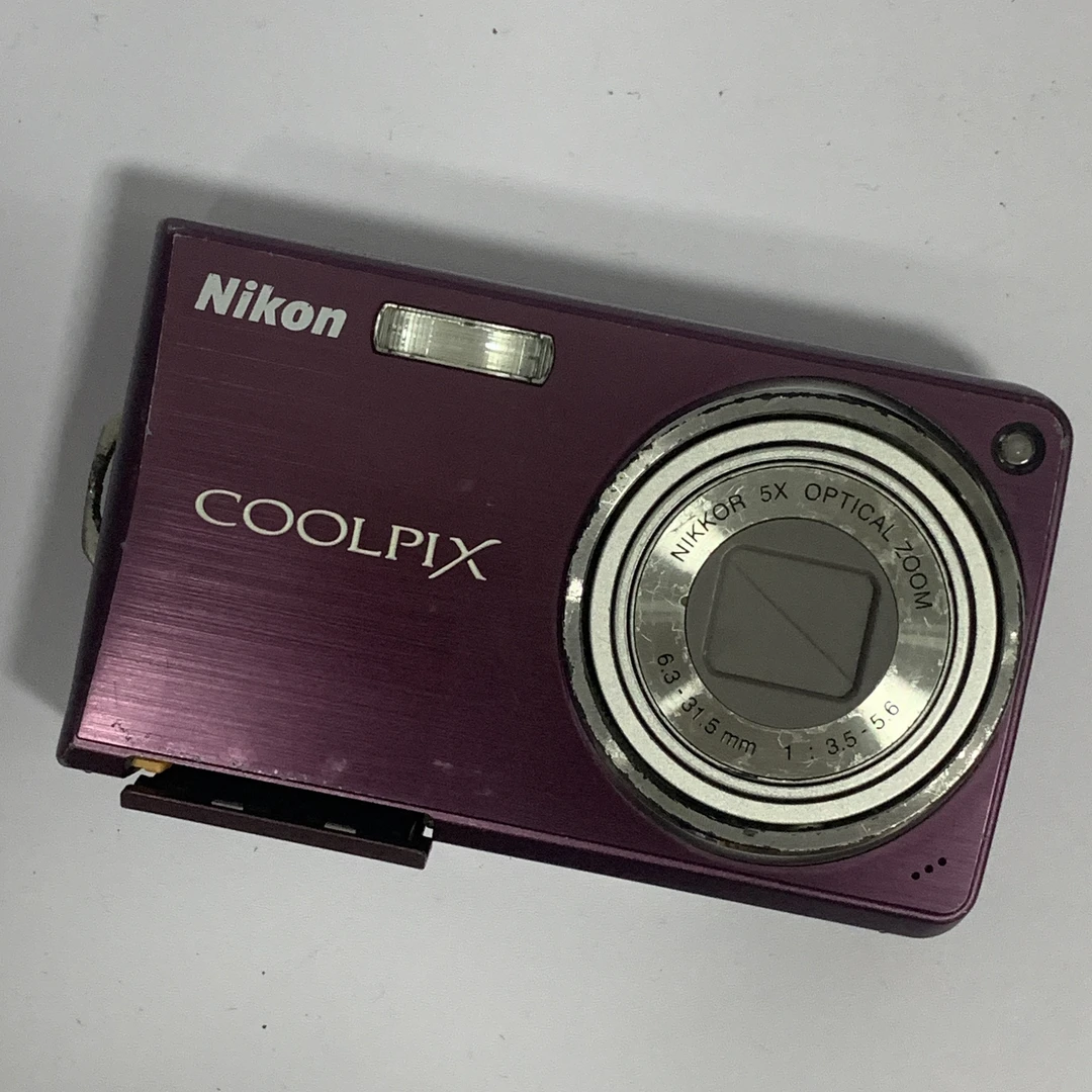 9新 Nikon/尼康 s​550 冷白ccd 1000w像素 电池盖瑕疵(no退no换）