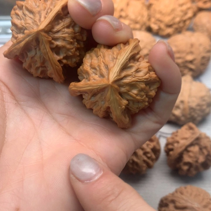 陈***界文玩核桃把件盘山三棱