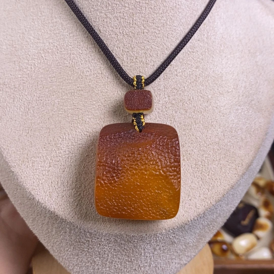 蜜蜡裸石未镶嵌大漠