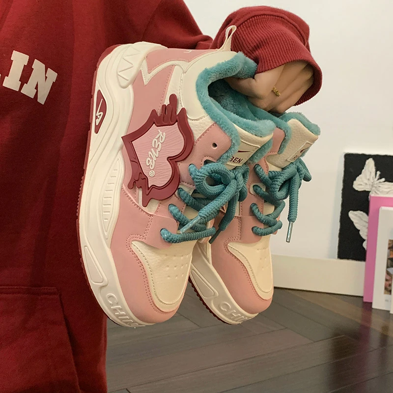 人本爱心高帮鞋女款秋冬新款厚底百搭爆款加绒网红小白鞋二棉板鞋