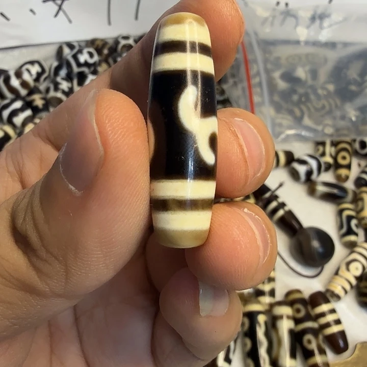 L***C玛瑙/玉髓颈饰合金