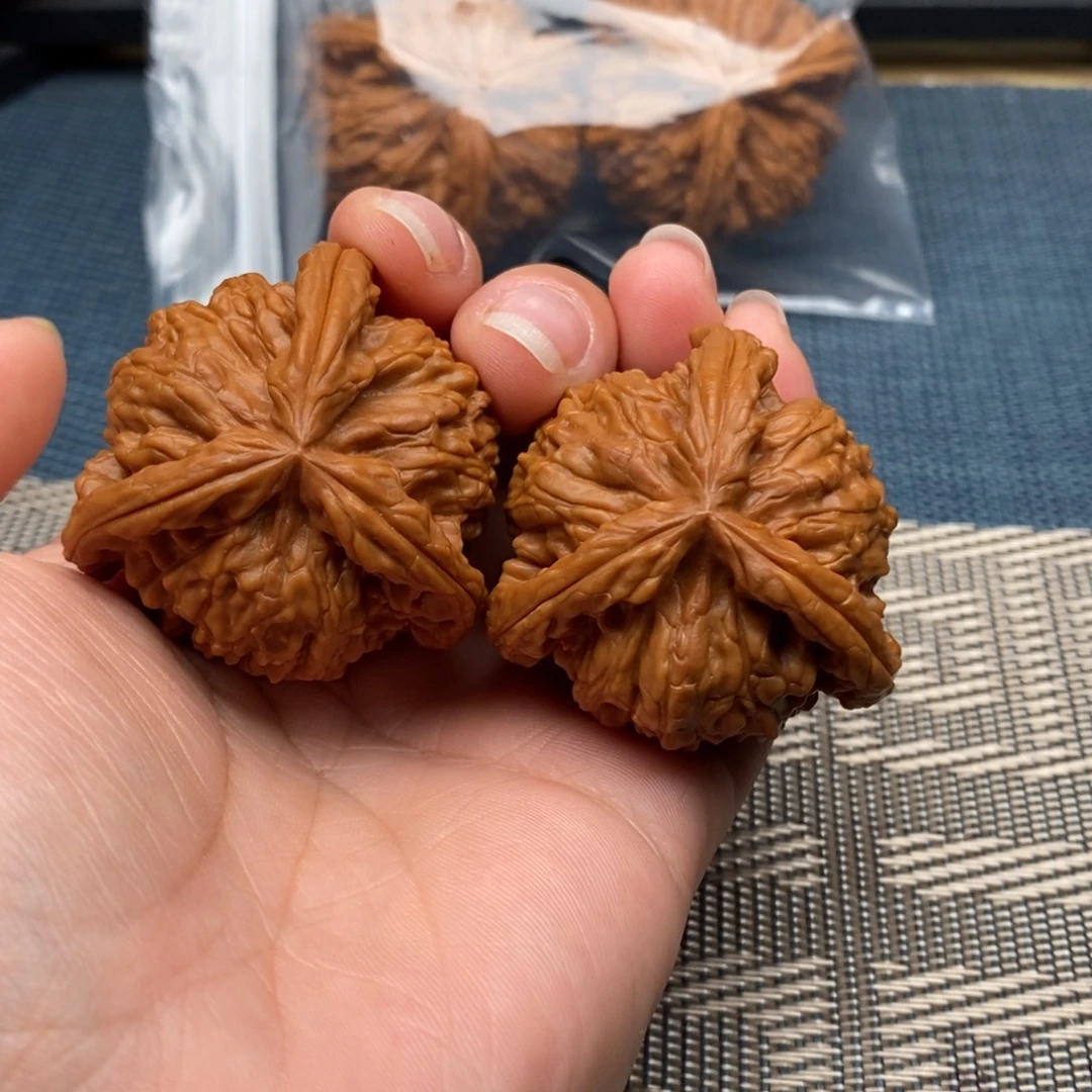 爱***人文玩核桃吊坠三棱
