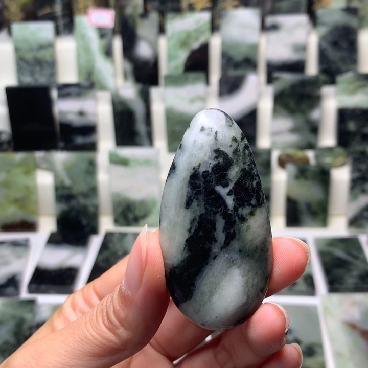 独山玉颈饰未镶嵌