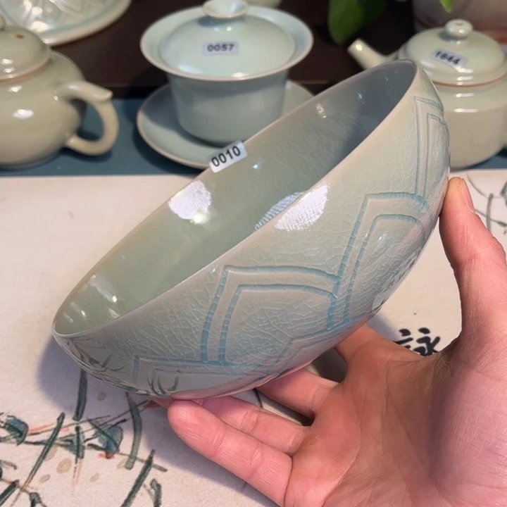 瓷杯子0010天蓝釉刻花莲瓣钵