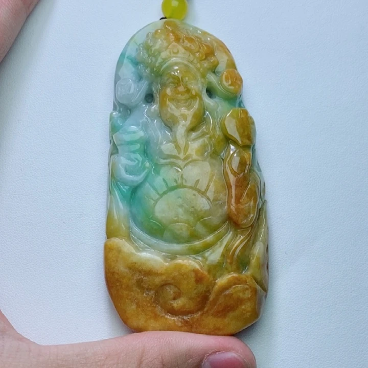 同***友翡翠未镶嵌颈饰人物