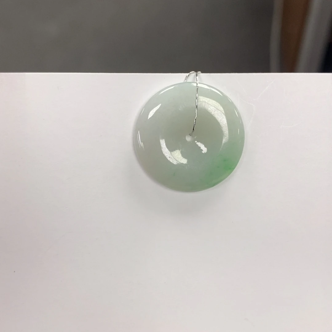 翡翠颈饰未镶嵌平安扣