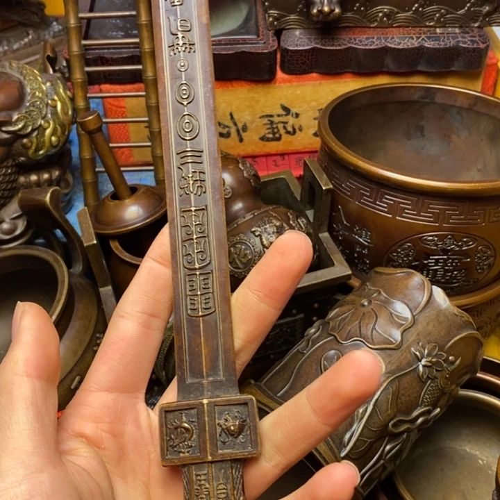 铜器摆件做工精良