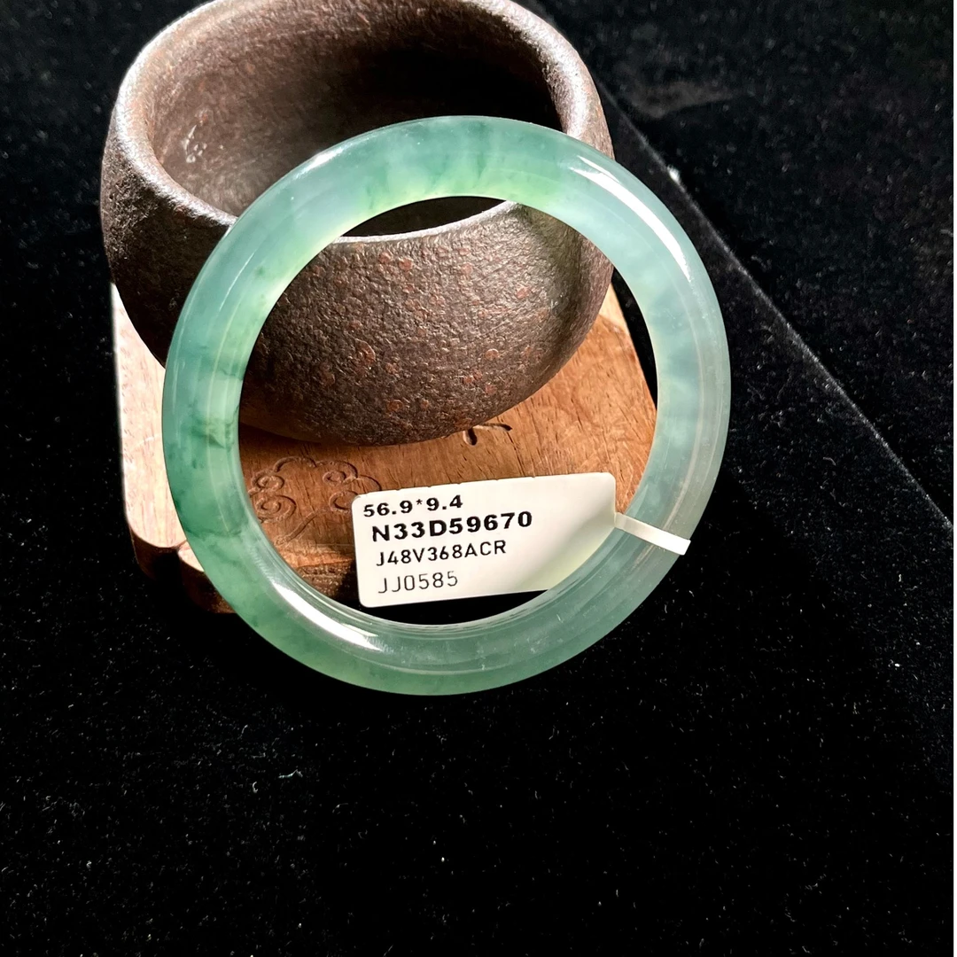 天然翡翠手镯56.9