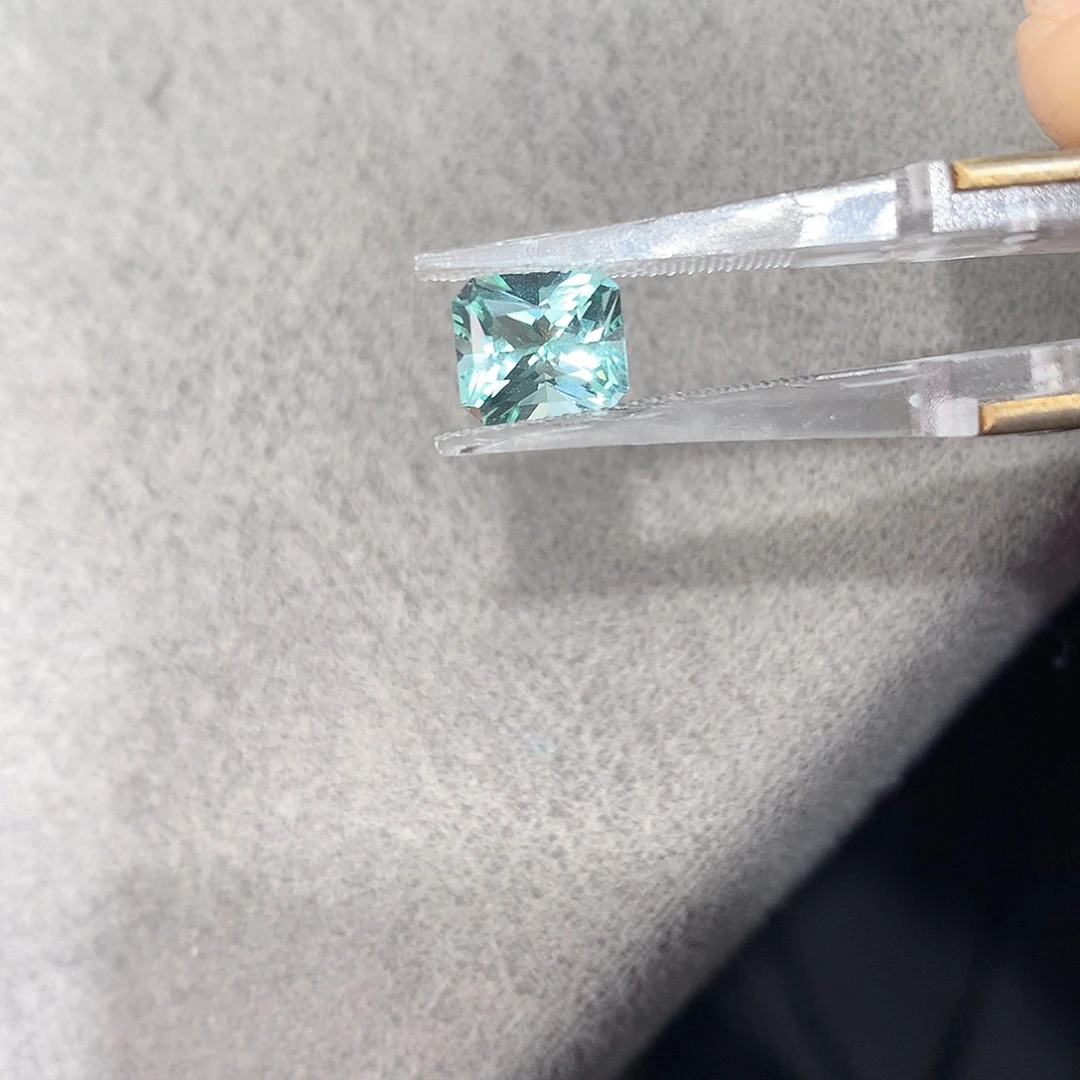 绿柱石裸石1.55克拉钒绿柱