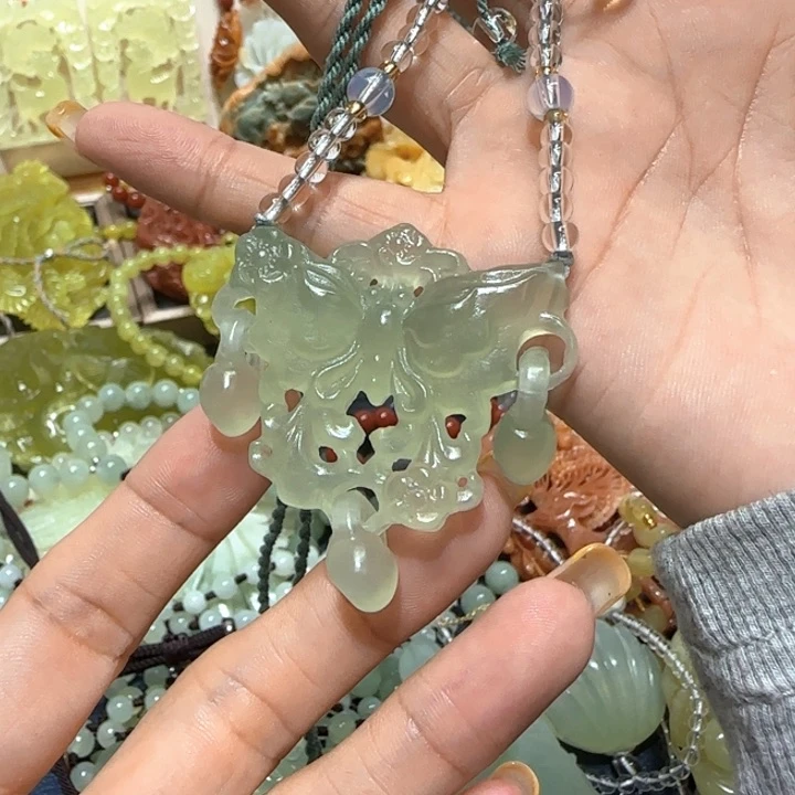 未镶嵌蛇纹石玉吊坠