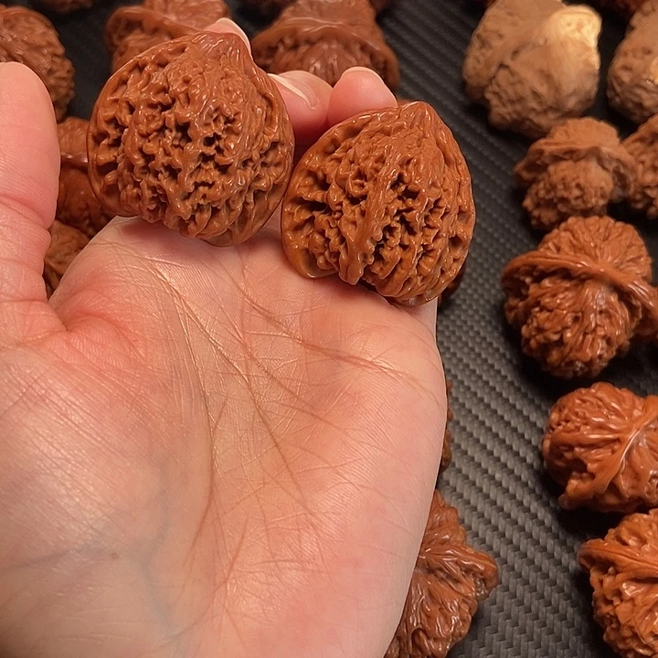 文玩核桃吊坠满天星手捻。