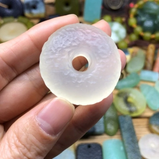 蛇纹石玉合金颈饰瓊