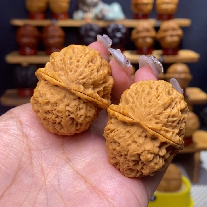 文玩核桃把件七星绣球42