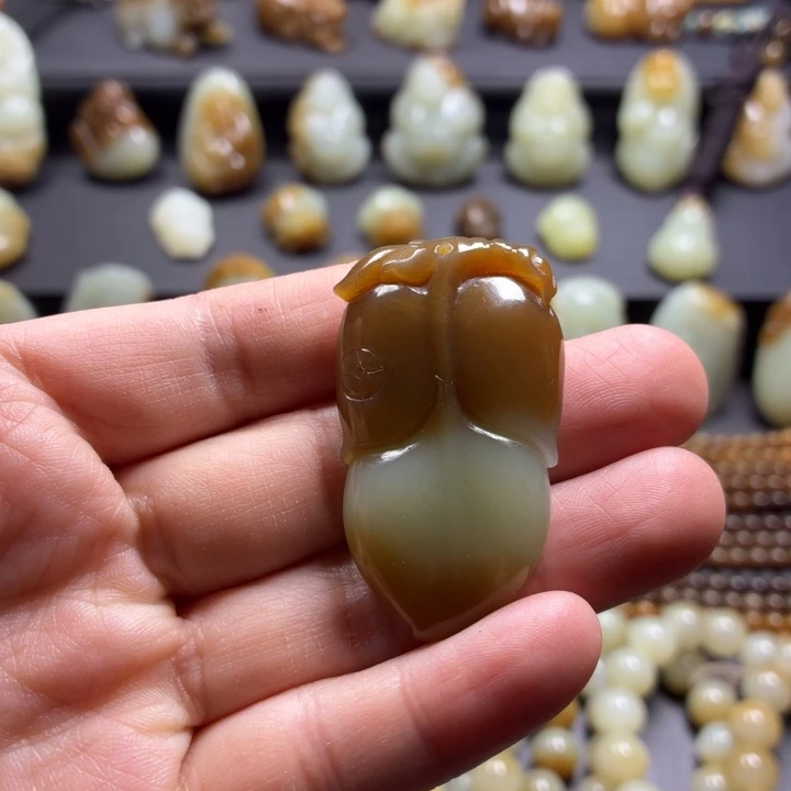 和田玉（糖玉）未镶嵌颈饰