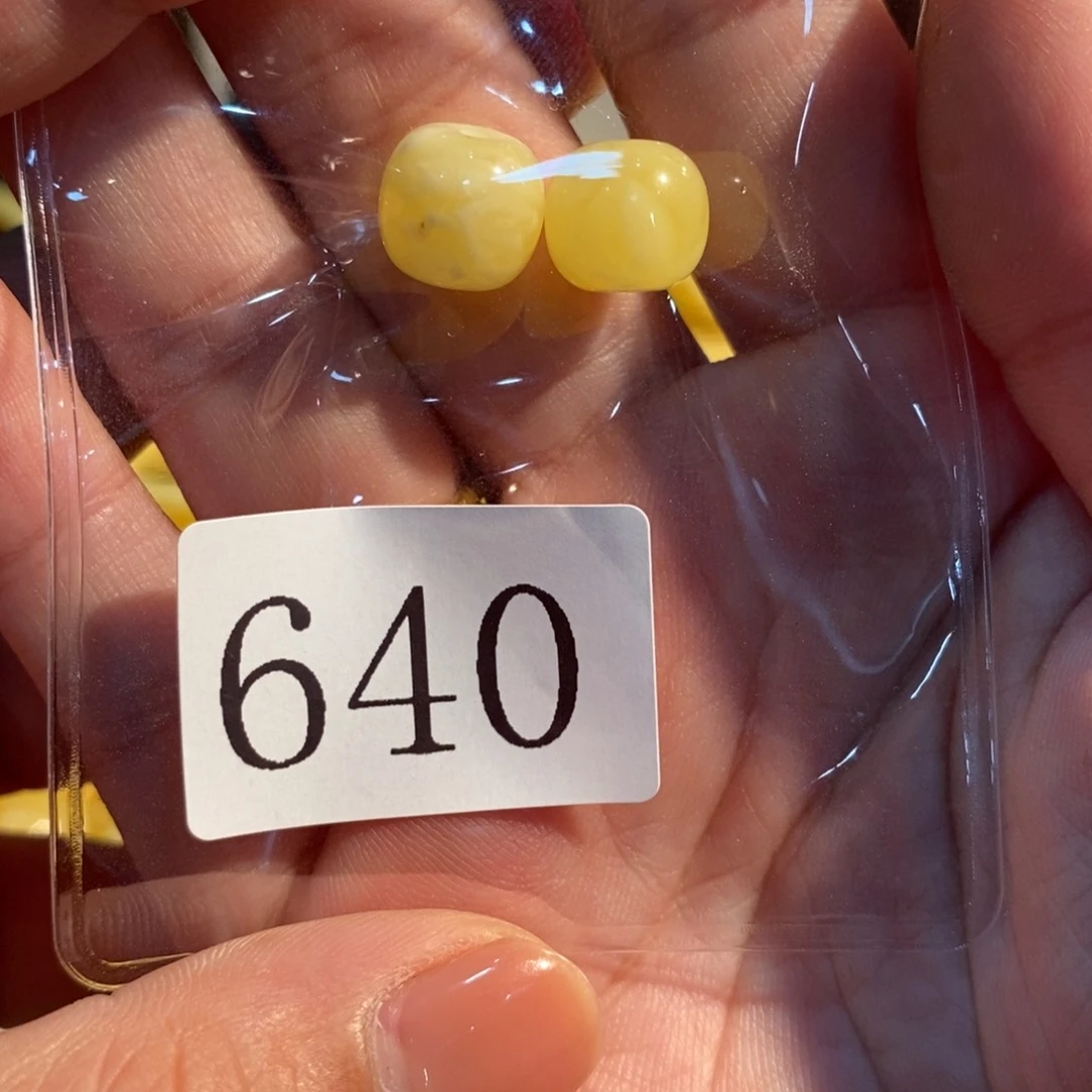 未镶嵌琥珀珠宝奇石640