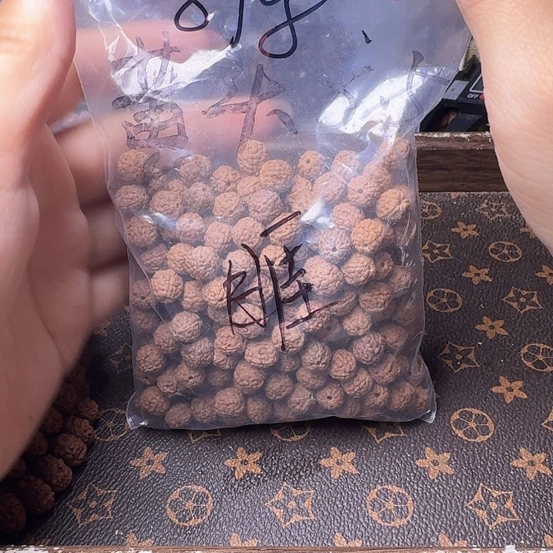 睚***眦吊坠金刚菩提89克黄头微瑕疵