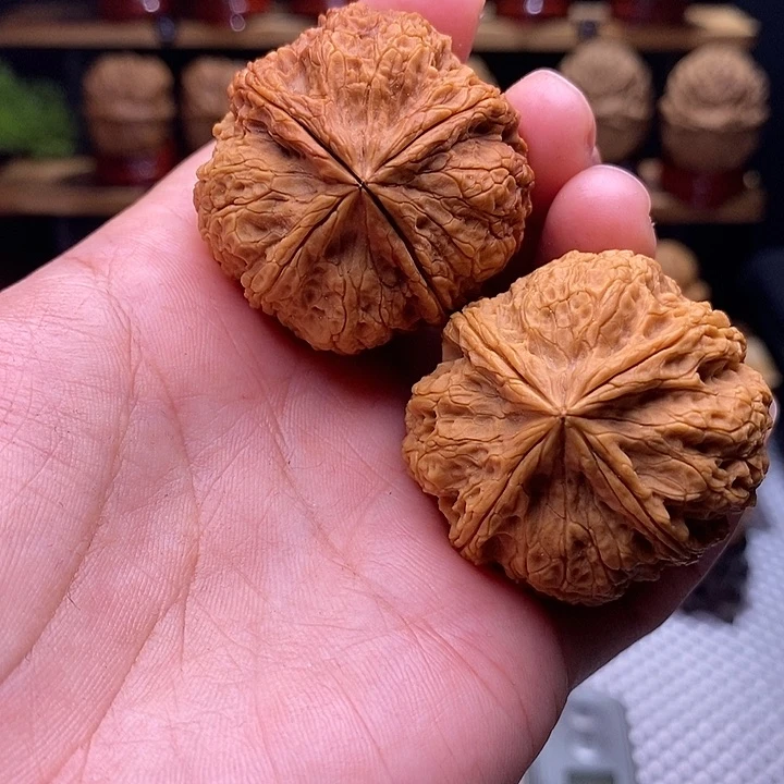 文玩核桃吊坠铁狮子四棱磨底72