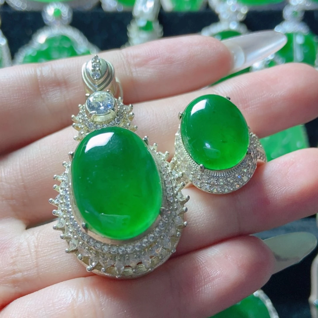 翡翠未镶嵌颈饰