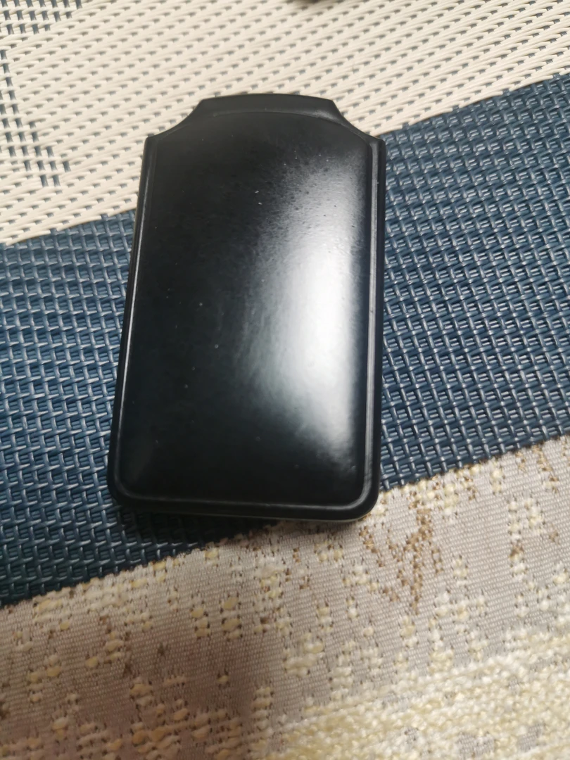 新疆和田玉墨玉53克左右毛孔
