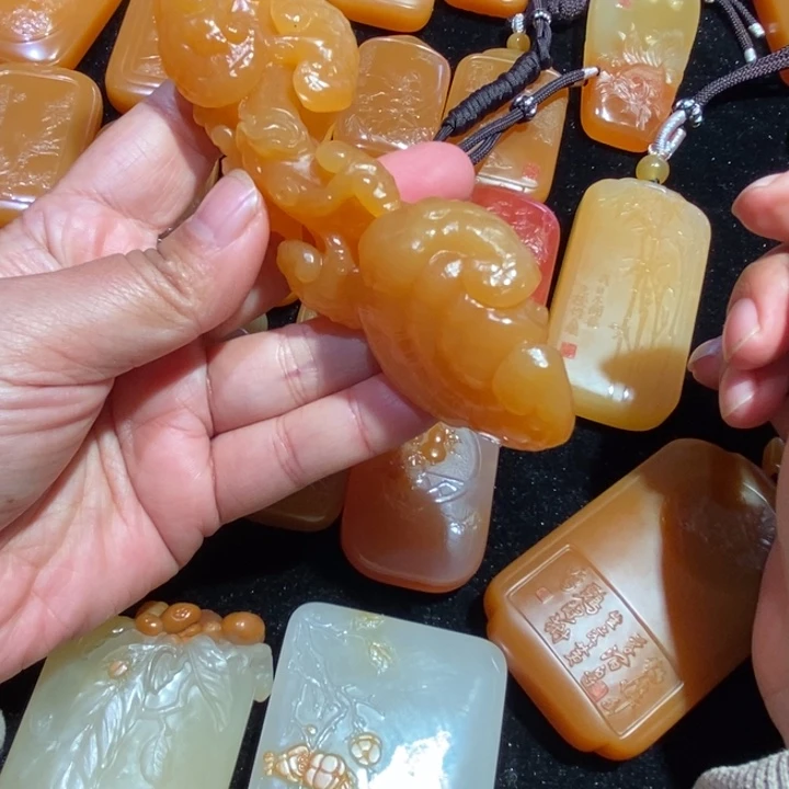 石英质玉（黄龙玉）未镶嵌挂件