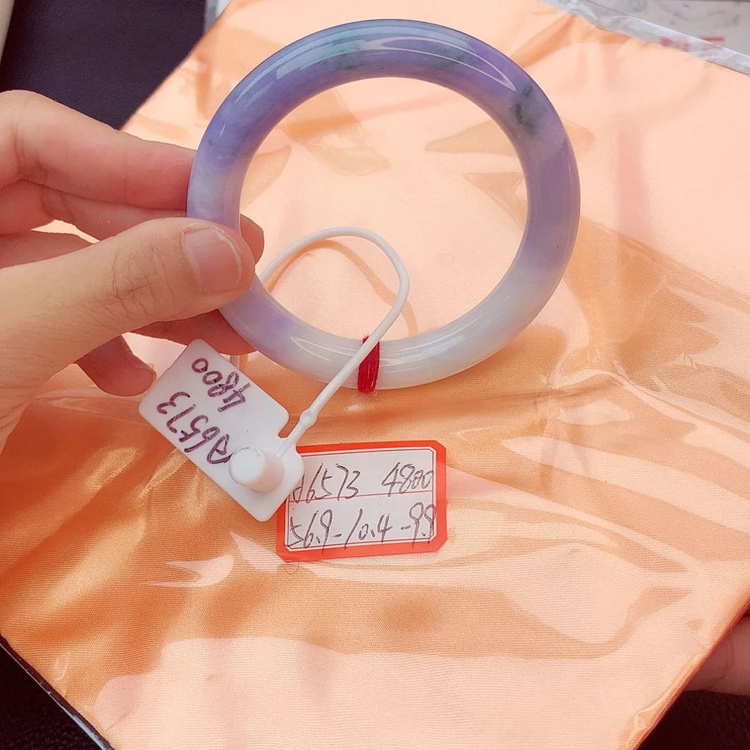 翡翠手镯未镶嵌翡翠