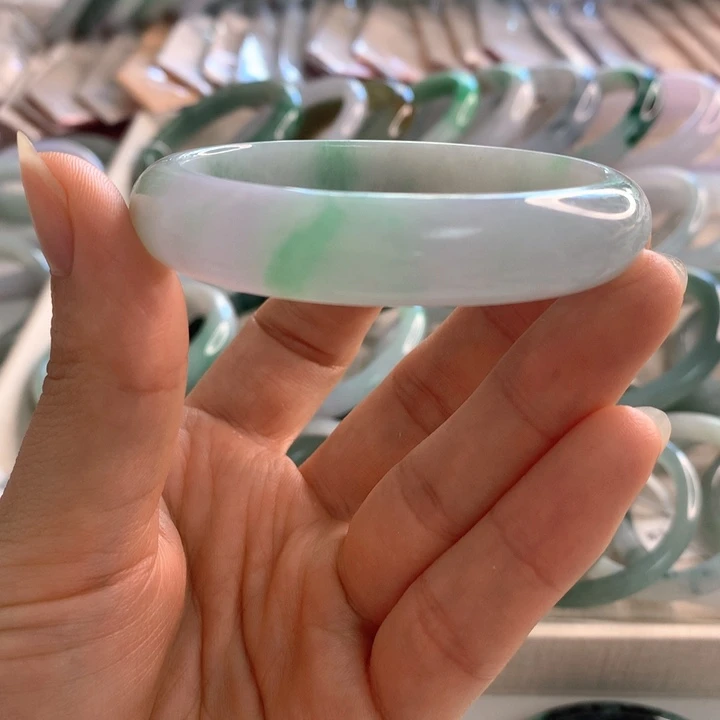 翡翠未镶嵌手镯贵妃带色54.5