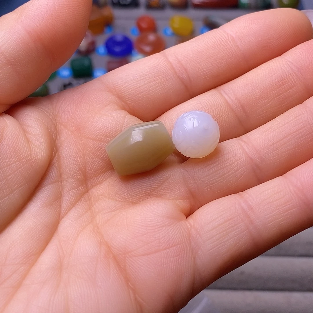对***入玛瑙/玉髓未镶嵌颈饰