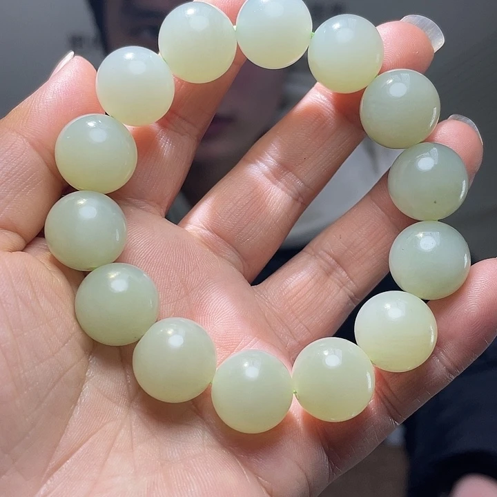 和田玉未镶嵌把件