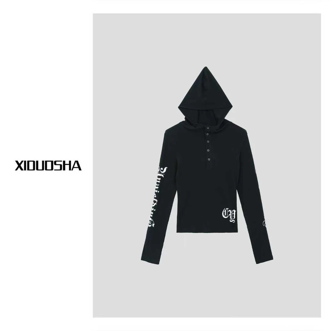 XIDUOSHA/喜朵莎设计款欧货小众连帽纽扣套头字母上衣 XDS1653