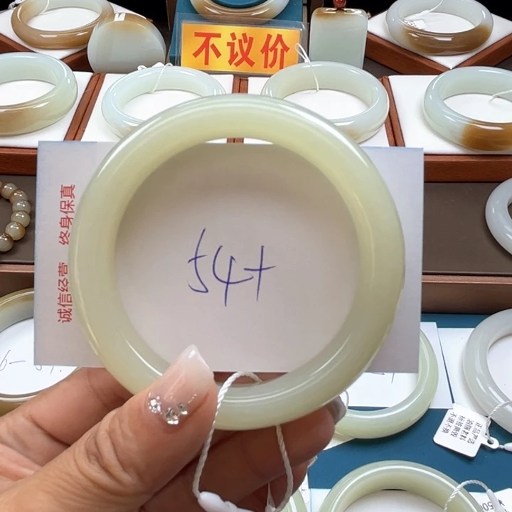 和田玉手镯未镶嵌