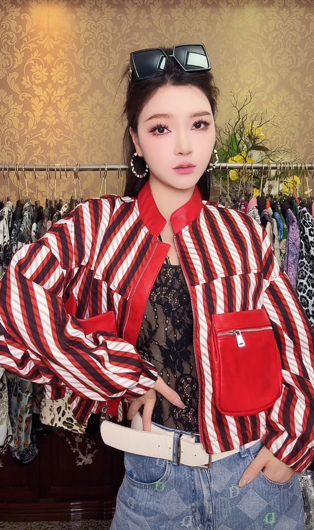 1736黑红撞色条纹拼皮大口袋立领短外套