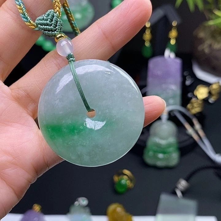 翡翠未镶嵌吊坠(赠链)