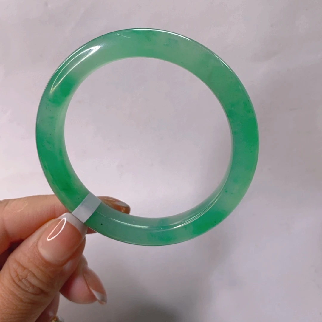 未镶嵌手镯石英质玉