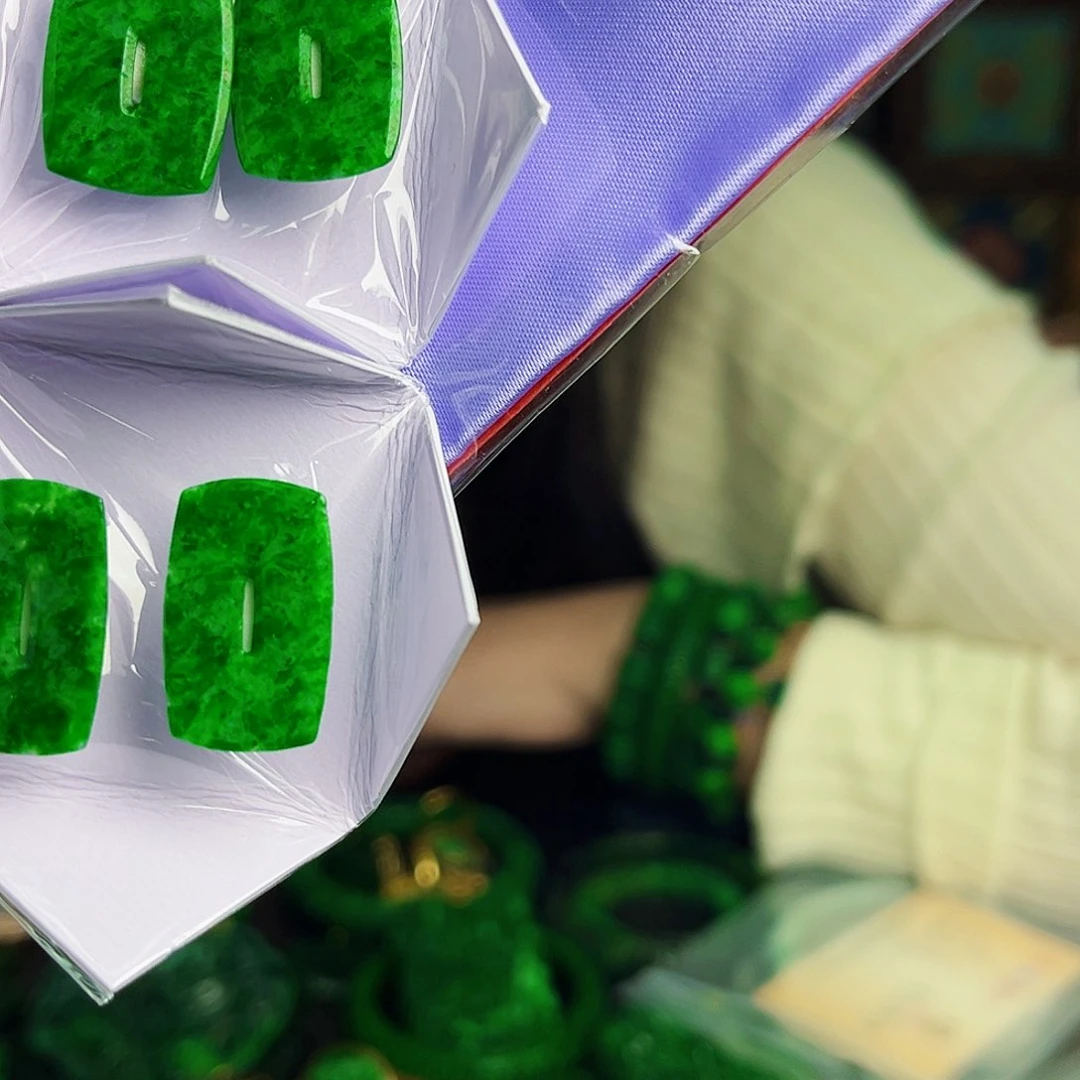 颈饰未镶嵌翡翠陶****师