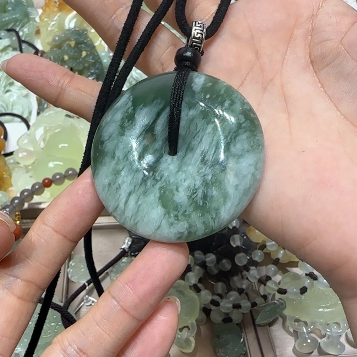 蛇纹石玉吊坠未镶嵌