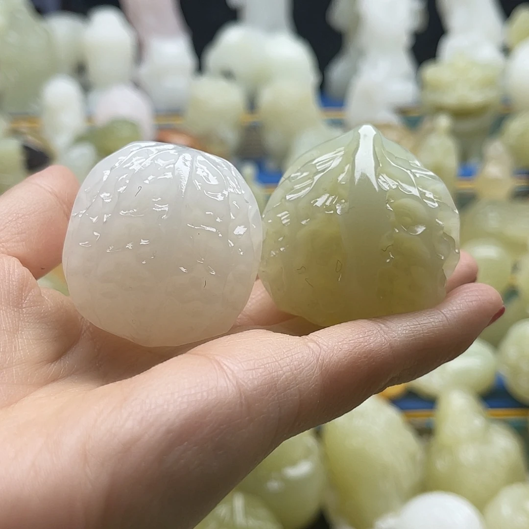 浅****玉天然桌面小摆件